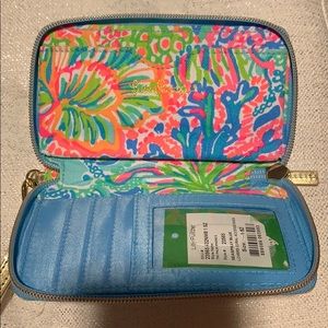 Lilly Pulitzer Other - Lilly Pulitzer Green Tiki Palm Wristlet. Lilly Pulitzer Other - Lilly Pulitzer Green Tiki Palm Wristlet.